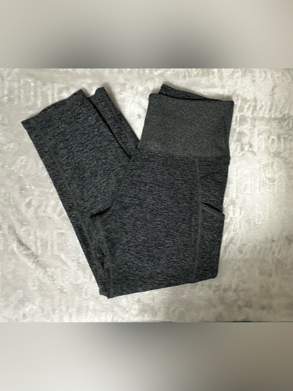 Kirkland Signature women's brushed capris in size Medium